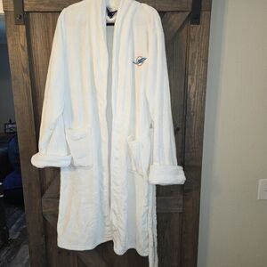 The Northwest Company White Miami Dolphins Bathrobe